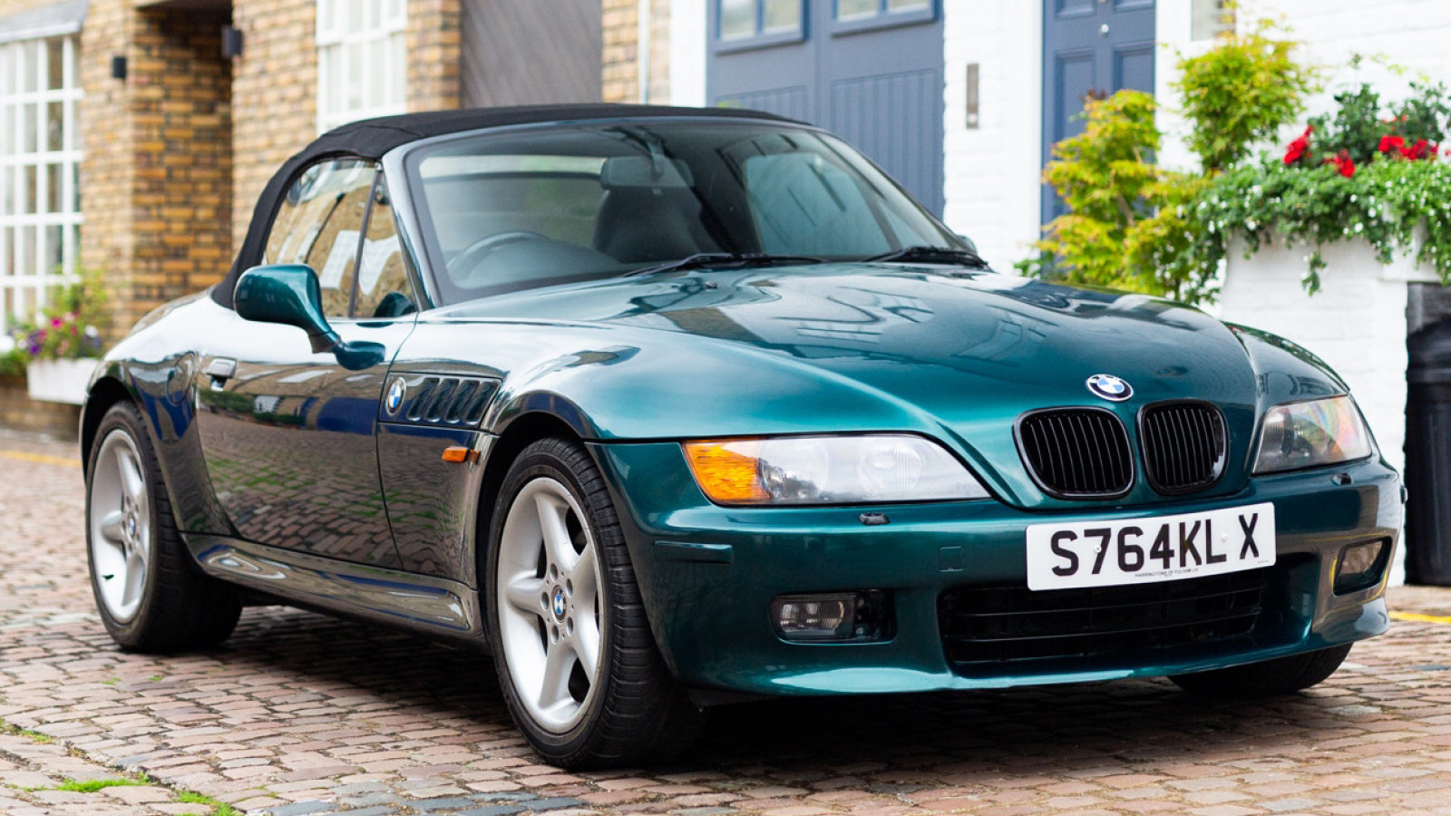 25 fuelefficient classic cars Classic & Sports Car